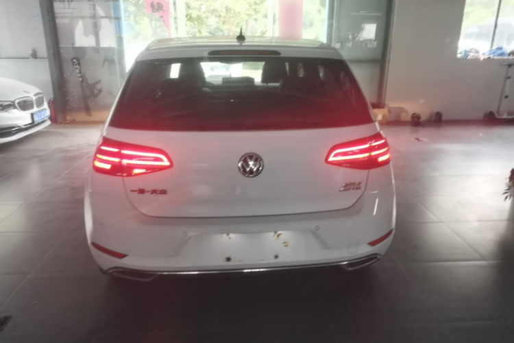 Volkswagen Golf 2020 car image #6