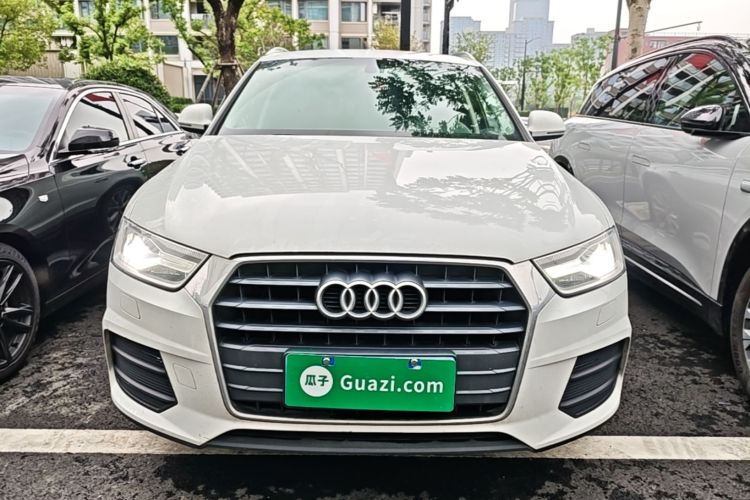 Audi Q3 2018 car image #3