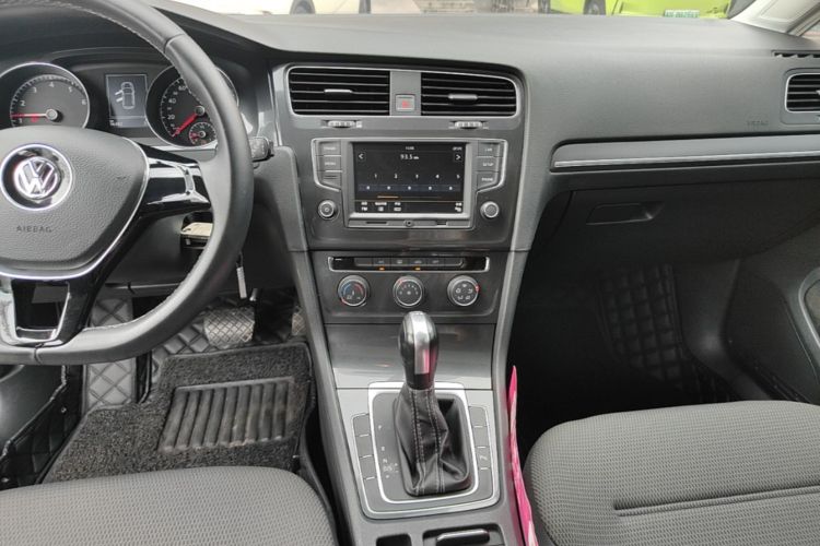 Volkswagen Golf 2017 car image #17