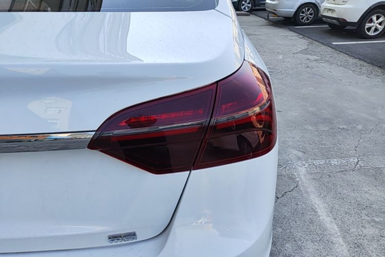 GEELY Emgrand 2021 car image #8