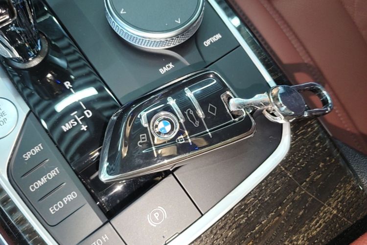 BMW 3 Series 2022 car image #14