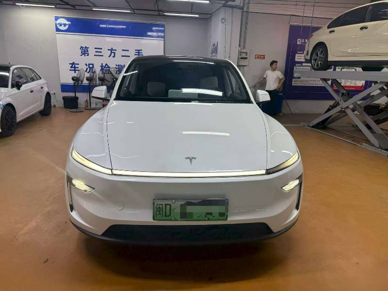 Tesla Model Y 2026 #2 Tesla Model Y 2026 car image #2
