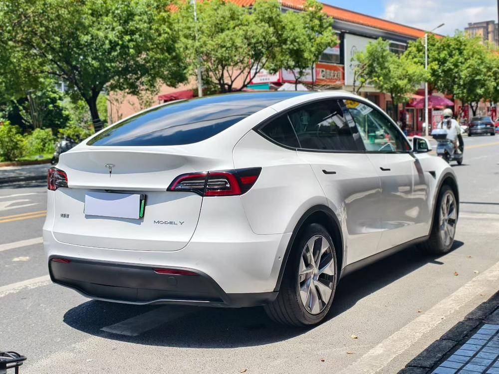 Tesla Model Y 2023 #8 Tesla Model Y 2023 car image #8