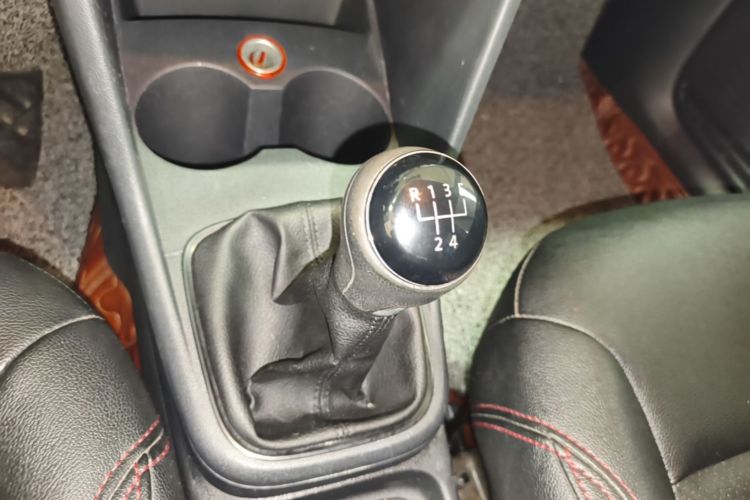 Volkswagen Polo 2015 car image #14