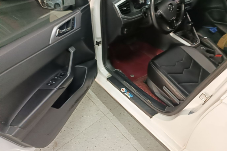 Volkswagen Polo 2020 car image #12