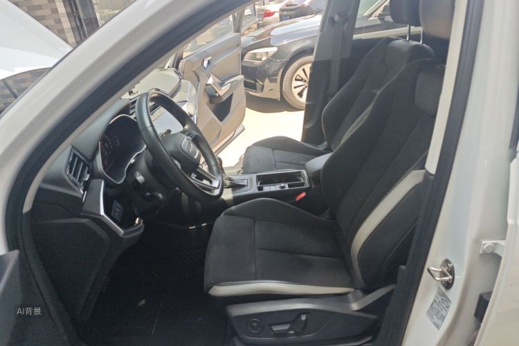 Audi Q3 2020 car image #17