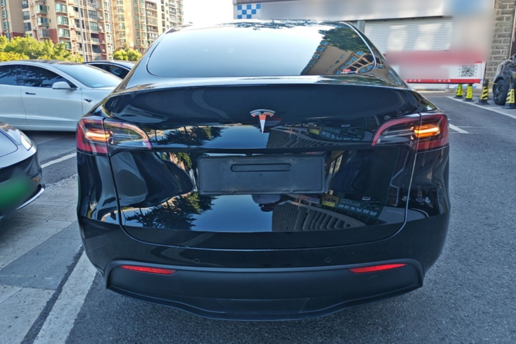 Tesla Model Y 2023 #6 Tesla Model Y 2023 car image #6
