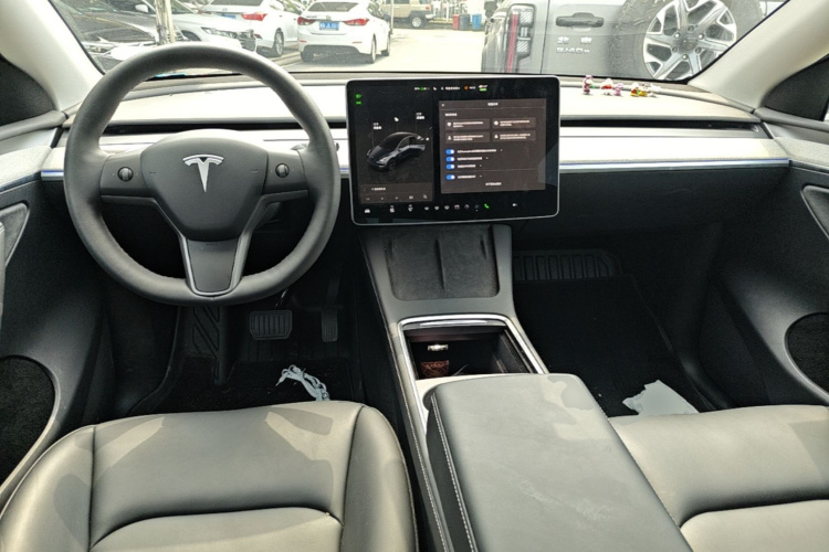 Tesla Model Y 2024 #10 Tesla Model Y 2024 car image #10