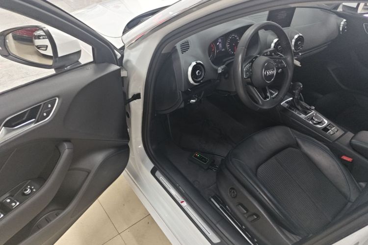 Audi A3 2019 car image #16