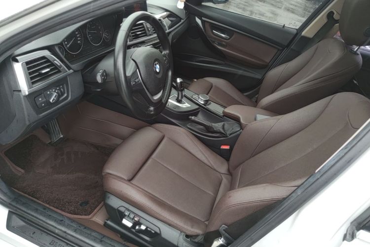 BMW 3 Series 2019 car image #15