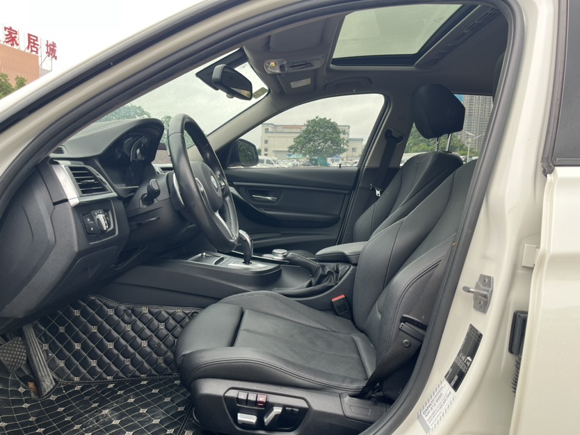 BMW 3 Series 2019 car image #6