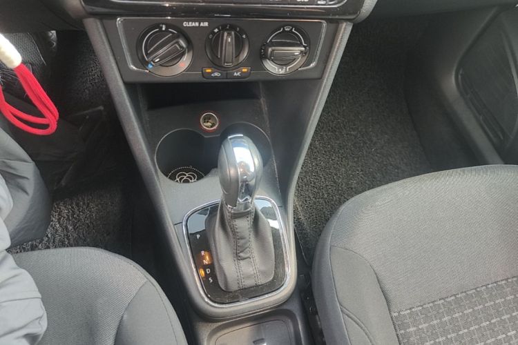 Volkswagen Polo 2017 car image #14