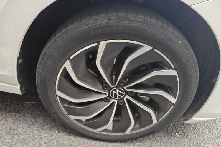 Volkswagen Golf 2023 car image #9
