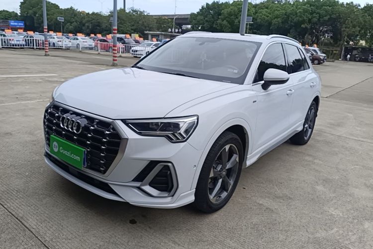 Audi Q3 2021 car image #2