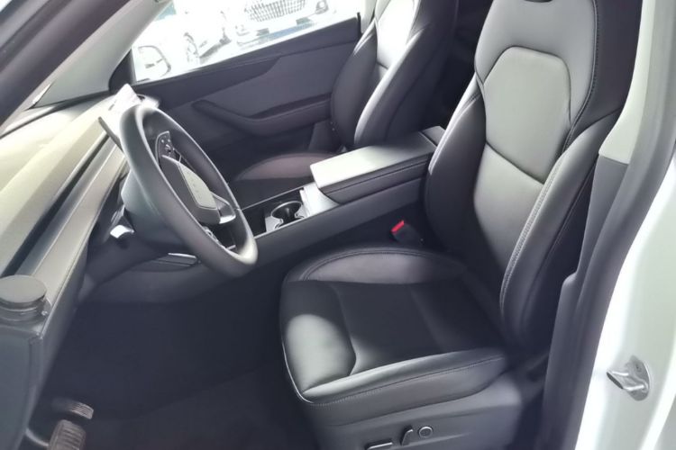 Tesla Model Y 2025 #15 Tesla Model Y 2025 car image #15