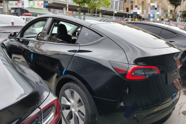 Tesla Model Y 2023 #5 Tesla Model Y 2023 car image #5