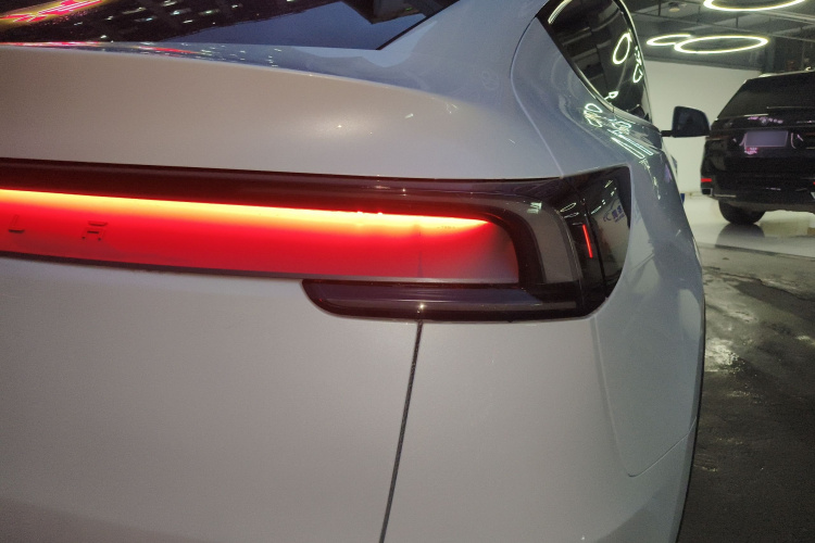 Tesla Model Y 2026 #8 Tesla Model Y 2026 car image #8