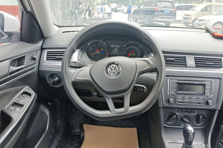 Volkswagen Bora 2017 car image #11