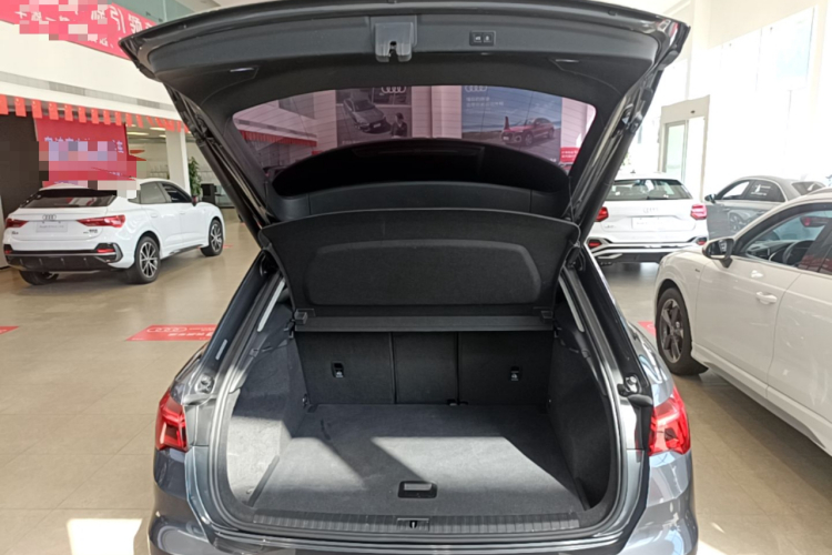 Audi Q3 2020 car image #19