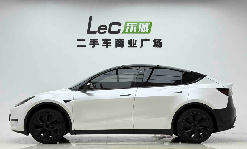Tesla Model Y 2024 #9 Tesla Model Y 2024 car image #9