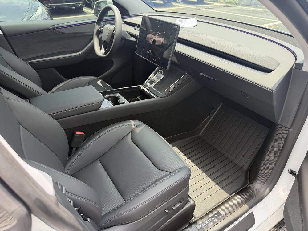 Tesla Model Y 2025 #7 Tesla Model Y 2025 car image #7