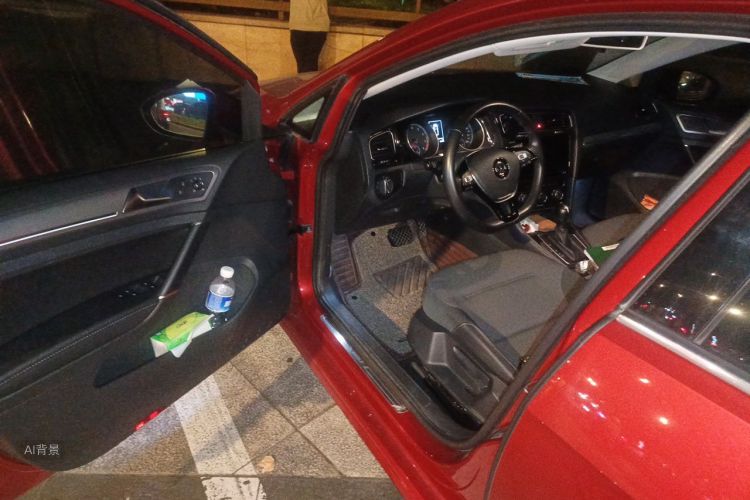 Volkswagen Golf 2020 car image #18