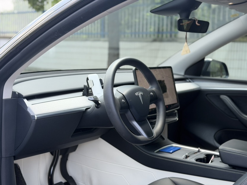Tesla Model Y 2023 #5 Tesla Model Y 2023 car image #5
