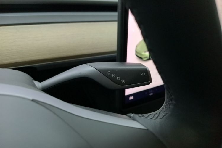 Tesla Model Y 2021 #14 Tesla Model Y 2021 car image #14