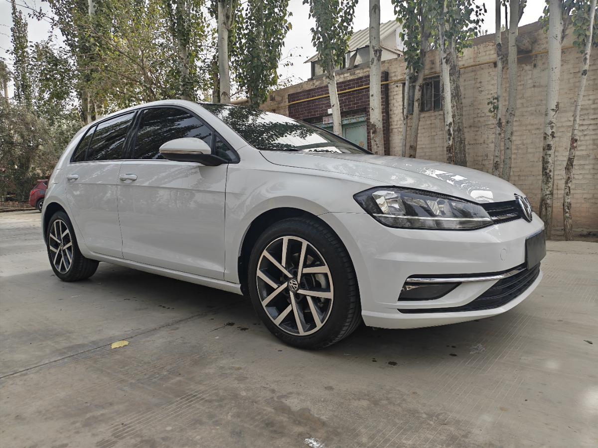 Volkswagen Golf 2021 immagine di auto 
