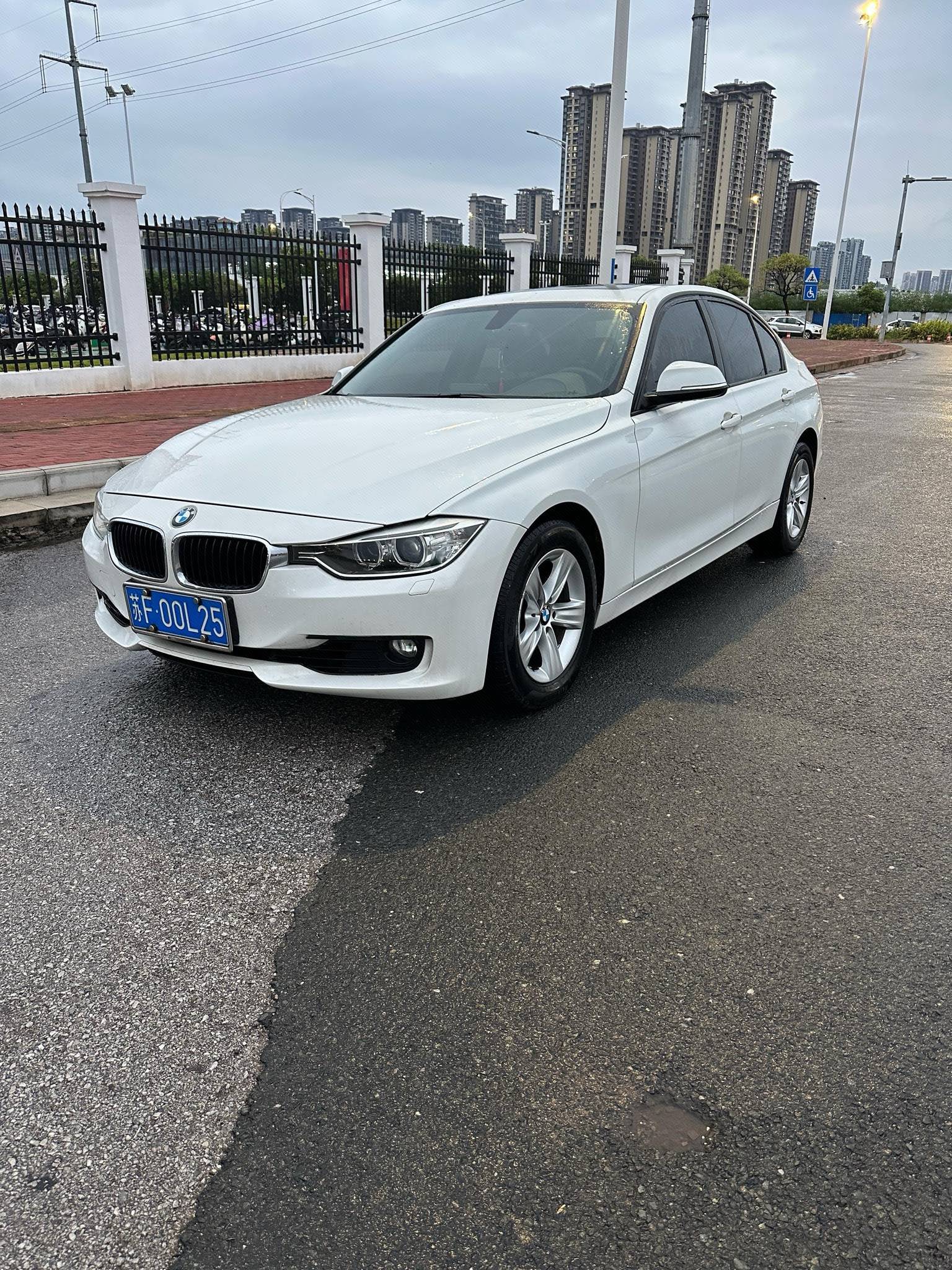 BMW 3 Series 2013 BMW 3 Series 2013 car image