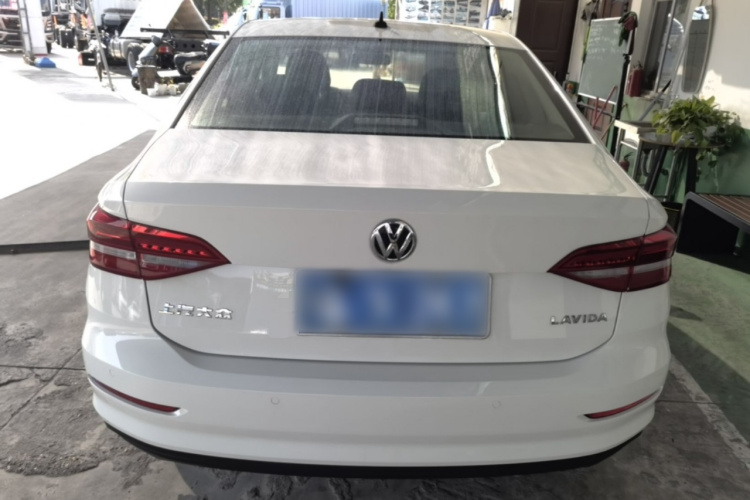 Volkswagen Lavida 2018 car image #6