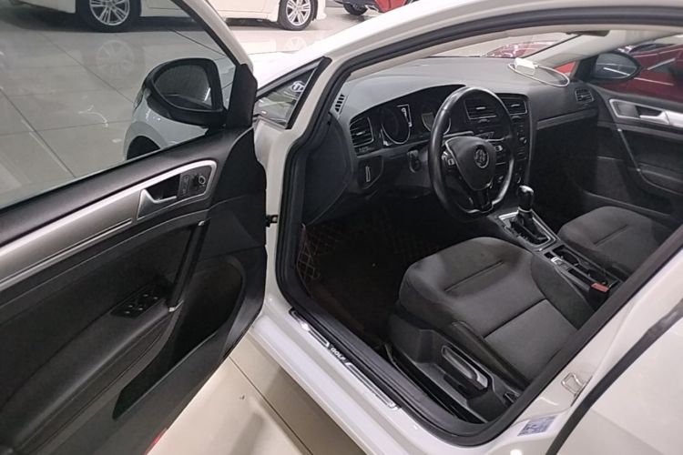 Volkswagen Golf 2018 car image #16