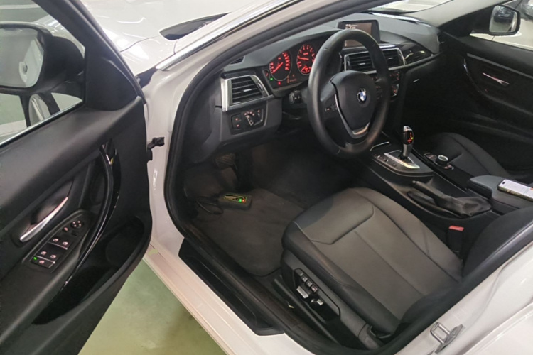BMW 3 Series 2017 #16 BMW 3 Series 2017 car image #16