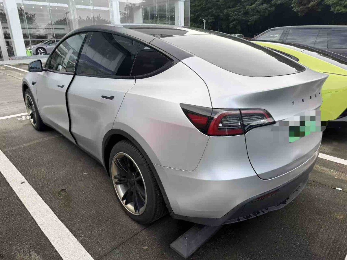 Tesla Model Y 2022 car image #7