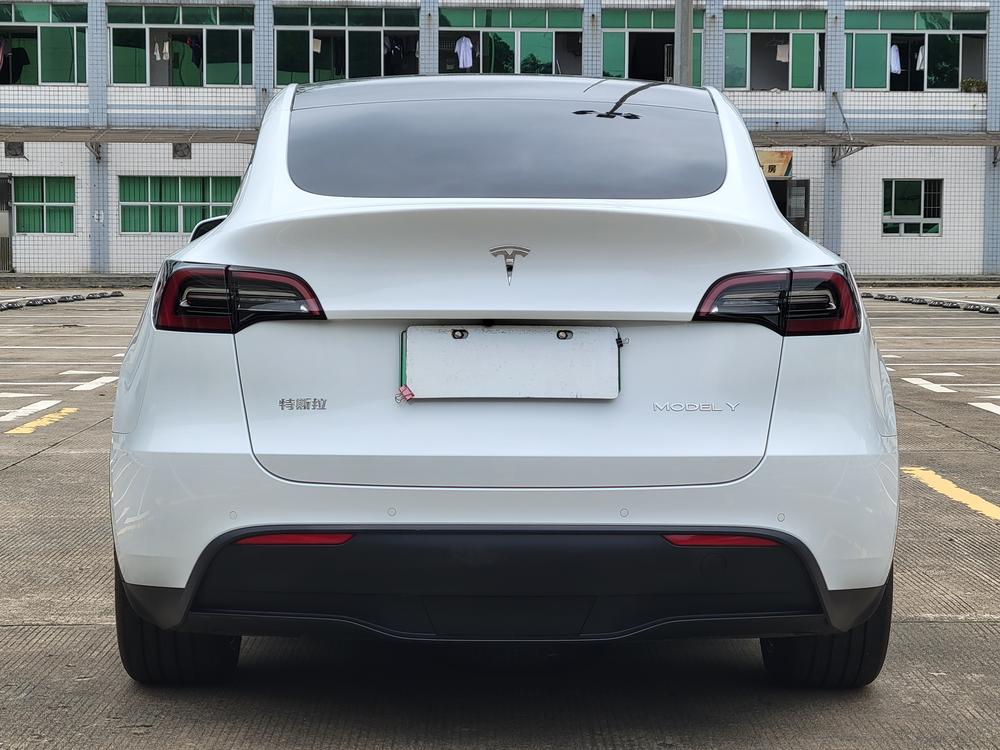 Tesla Model Y 2023 #6 Tesla Model Y 2023 car image #6