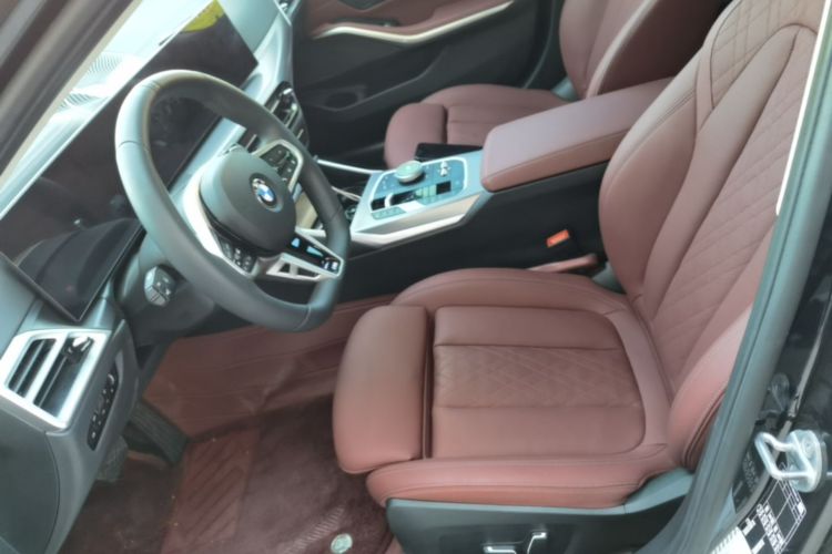 BMW 3 Series 2024 #15 BMW 3 Series 2024 immagine di auto #15