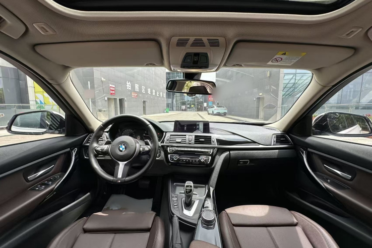 BMW 3 Series 2018 car image #14