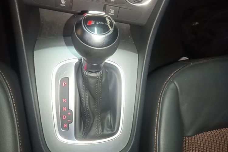 Audi Q3 2017 car image #14