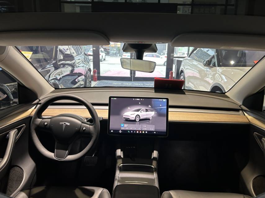 Tesla Model Y 2022 #6 Tesla Model Y 2022 car image #6