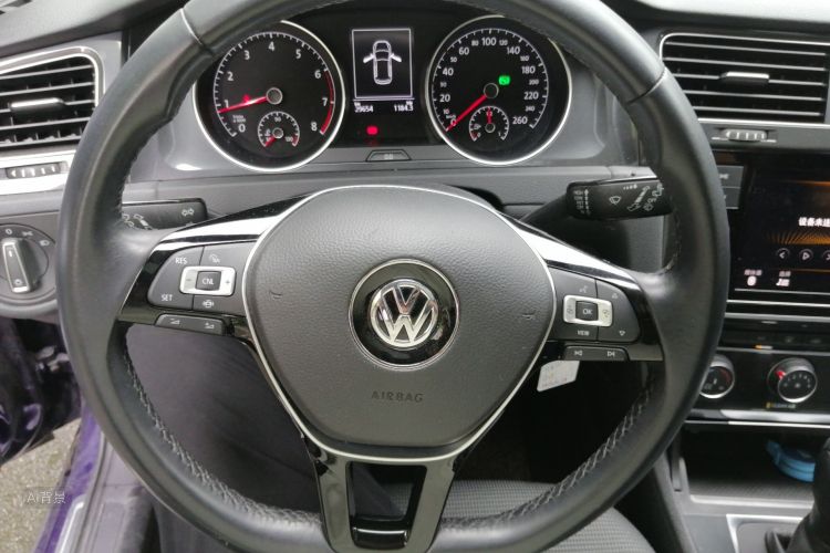 Volkswagen Golf 2019 car image #12