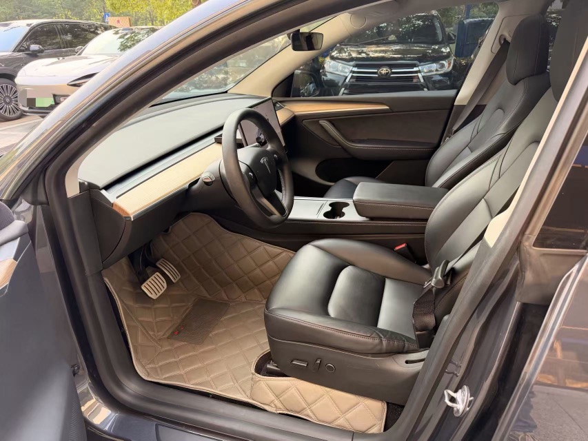 Tesla Model Y 2021 #2 Tesla Model Y 2021 car image #2