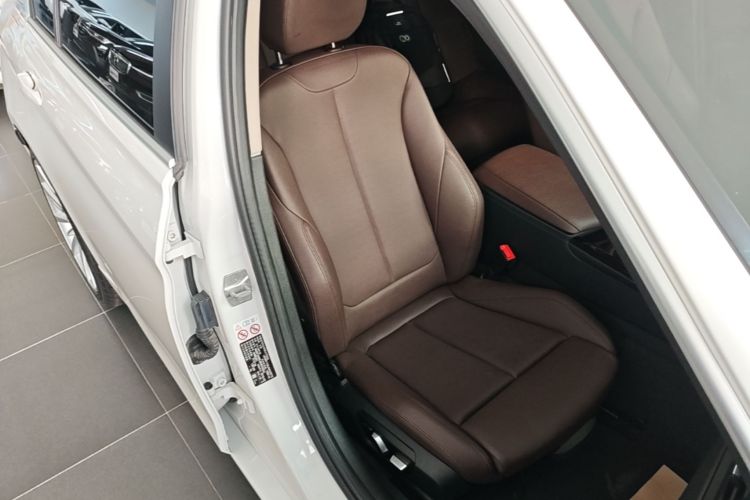 BMW 3 Series 2018 #24 BMW 3 Series 2018 car image #24