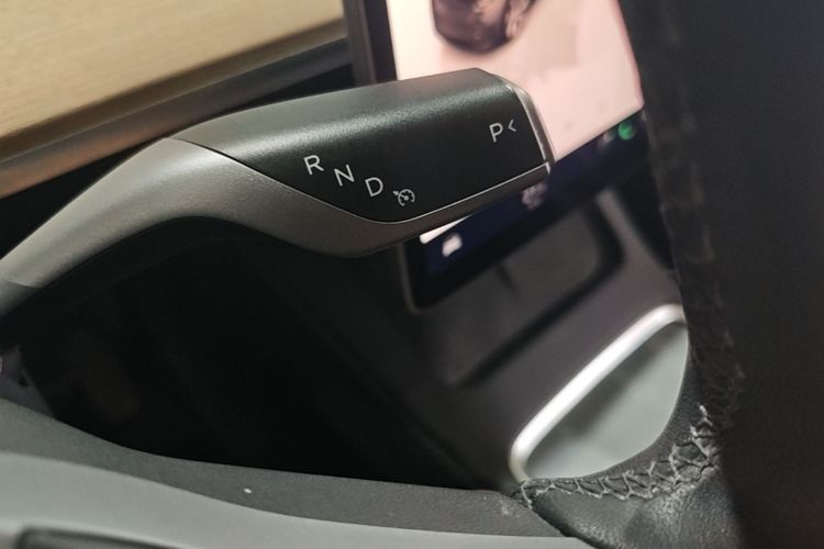 Tesla Model Y 2022 immagine di auto #14