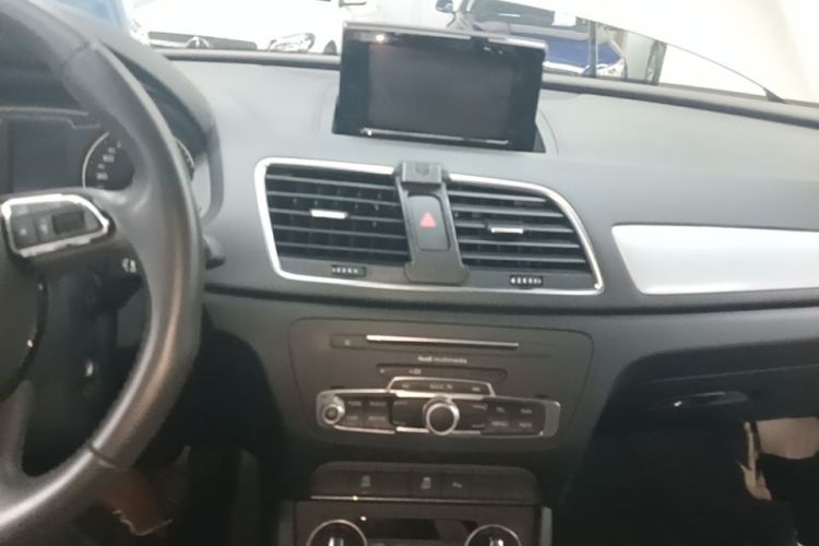 Audi Q3 2019 #17 Audi Q3 2019 car image #17
