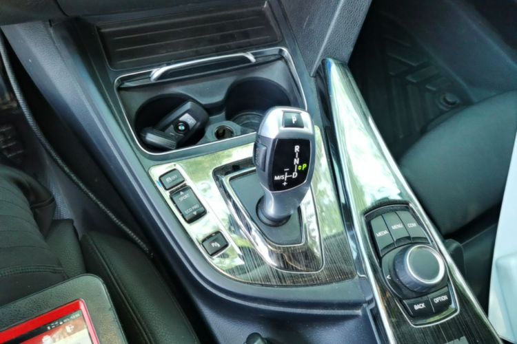 BMW 3 Series 2018 #18 BMW 3 Series 2018 car image #18
