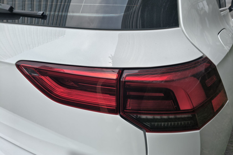Volkswagen Golf 2022 car image #6