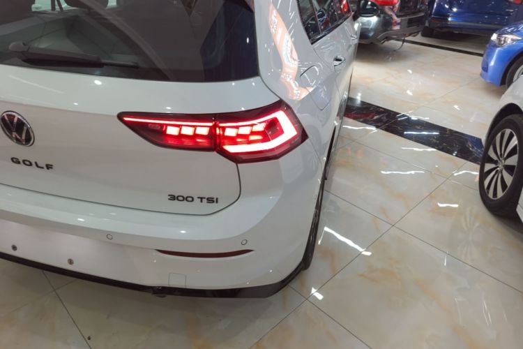 Volkswagen Golf 2024 car image #8