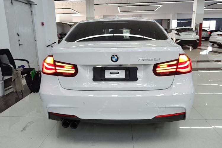 BMW 3 Series 2018 #6 BMW 3 Series 2018 car image #6