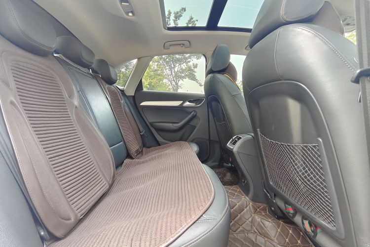 Audi Q3 2018 car image #17