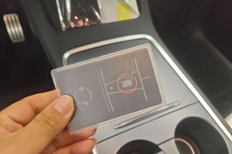 Tesla Model Y 2022 immagine di auto #9